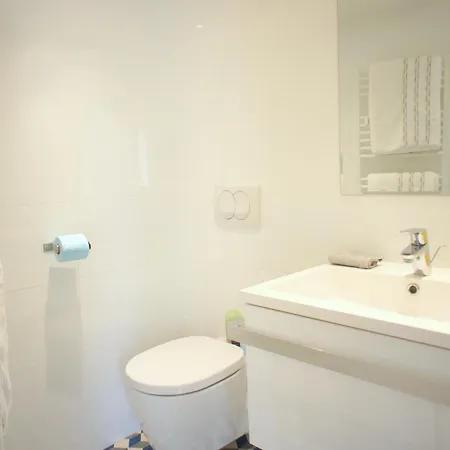 Ze Perfect Place - Superbe Vieux - Calme Et Climatise Apartment *