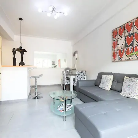 Apartment Beautiful & Spacious 2 Bed Near Center