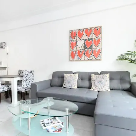 Apartment Beautiful & Spacious 2 Bed Near Center