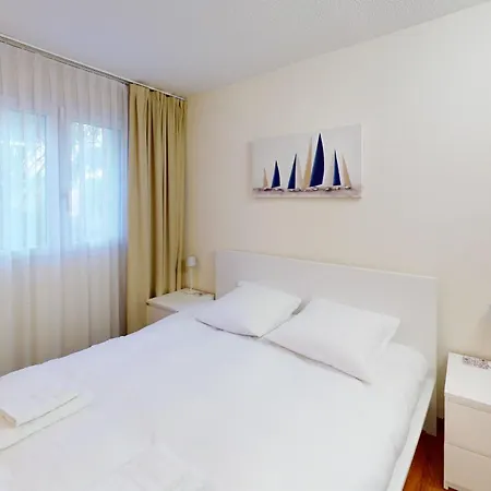 Apartment Cozy With Balcony - 5 Min To The