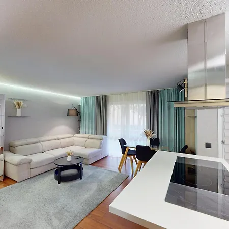 Cozy With Balcony - 5 Min To The Apartment *