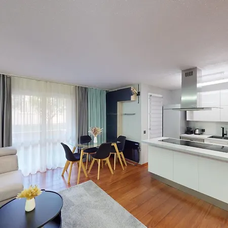 Apartment Cozy With Balcony - 5 Min To The *