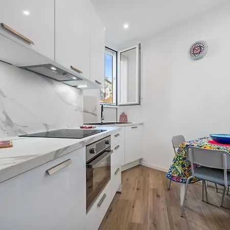 Apartment Renting - Honore - Elegant Near Promenade Des