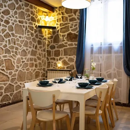 Holiday home Maison De Familiale, 5 Chambres, Terrasse, A 20 Minutes Du Centre Nice