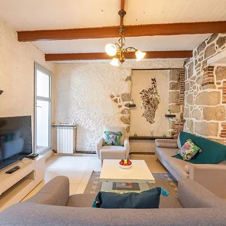 Holiday home Maison De Familiale, 5 Chambres, Terrasse, A 20 Minutes Du Centre
