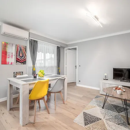 Cozy Close To Port Of Apartment Nice