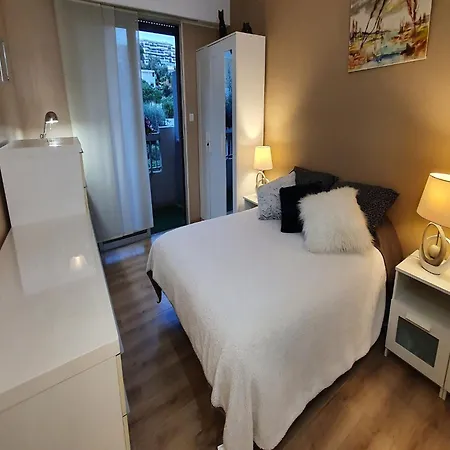 Classy In With Pool And Private Parking Place Villa Nice