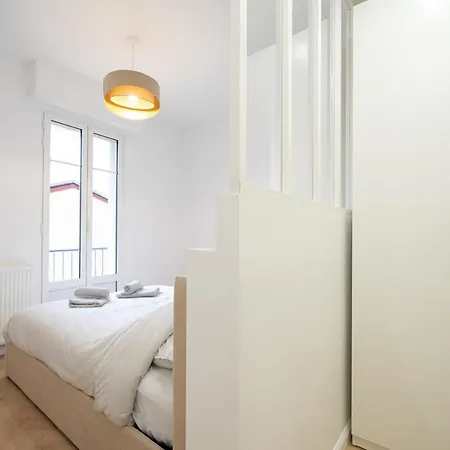 Beautiful 3 Rooms, Carre D 'or Apartment
