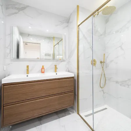 Beautiful 3 Rooms, Carre D 'or Apartment