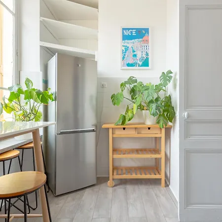 Retro-chic Proche De La Mer, 4 A 6 Personnes * Nice