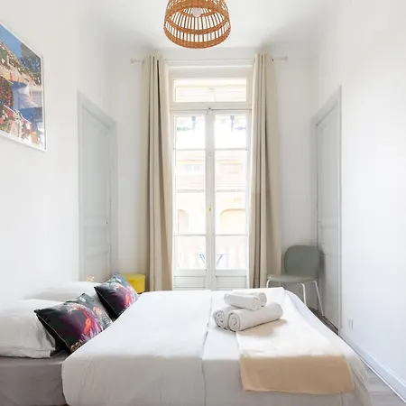 Retro-chic Proche De La Mer, 4 A 6 Personnes * Nice