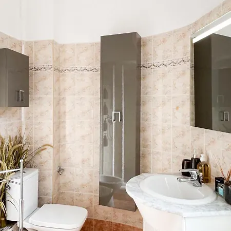 Apartment #12 1bdr Joffre, 5min From Old Town Ac & Wifi *