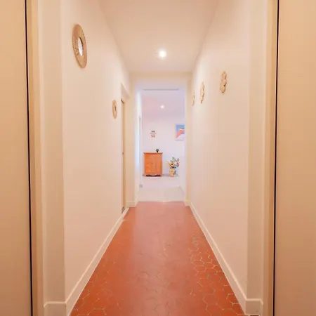- Beautiful Bright - 10 Min Apartament