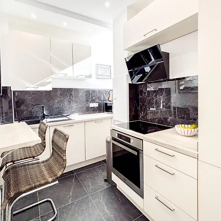 Apartment #12 1bdr Joffre, 5min From Old Town Ac & Wifi *