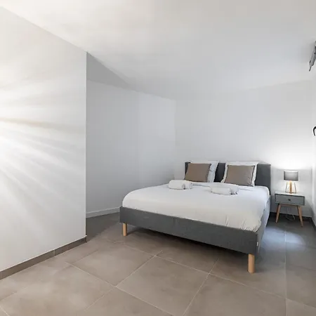 Cremat - Contemporaine - Piscine - Climatisation *