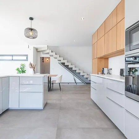 Cremat - Contemporaine - Piscine - Climatisation Holiday home