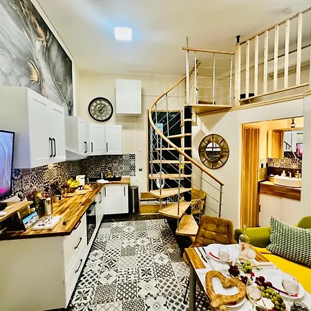 Amber - Highlights And Apartment