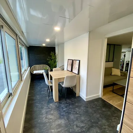 Port Ac Parking Apartment