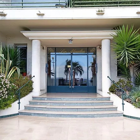 Charming T1 With Terrace And Sea View Nice
