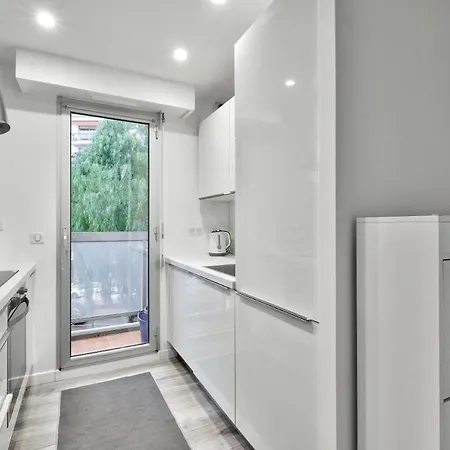 Flat With Balcony 15min From Promenade Des Apartment