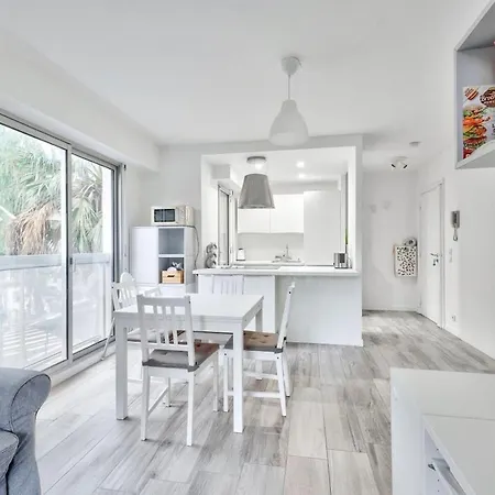 Flat With Balcony 15min From Promenade Des