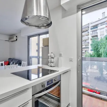 Flat With Balcony 15min From Promenade Des