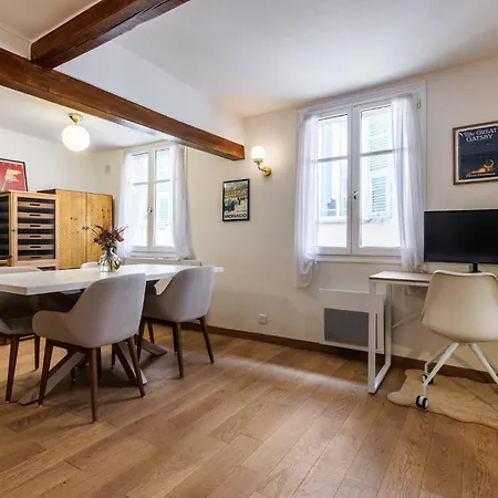 Chic Old Town Apartment Nice