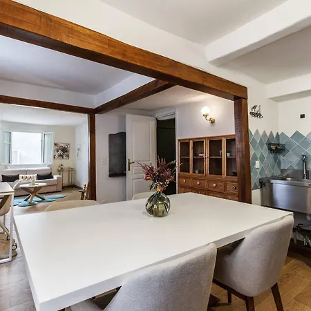 Chic Old Town Apartment