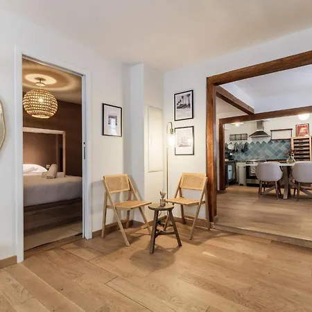 Chic Old Town Apartment Nice