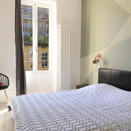 Port Apartment *