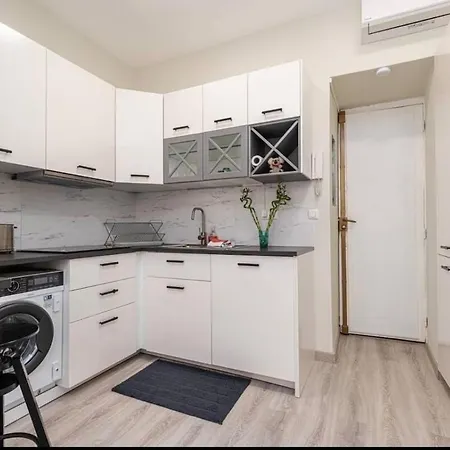 1 Bed, Center Of With Ac Apartment *