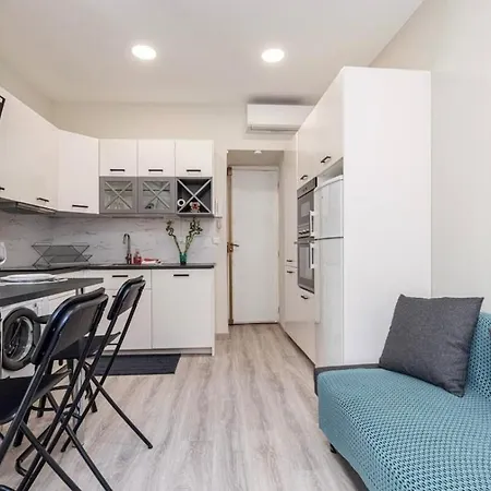 1 Bed, Center Of With Ac Apartment