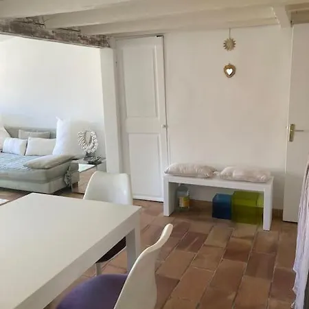 Deux Pieces Dans Le Quartier Du Port Nice