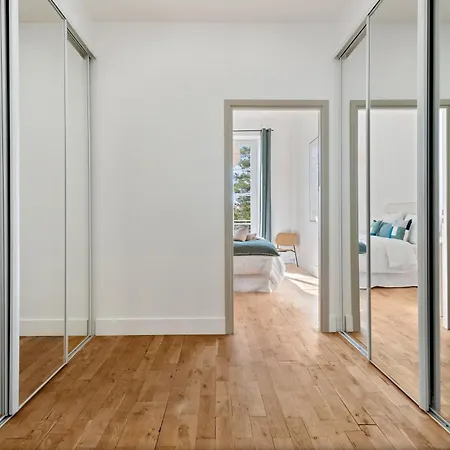 Renting - Victor - Historic Palace Luxury 3 Bedrooms Parking Apartment *