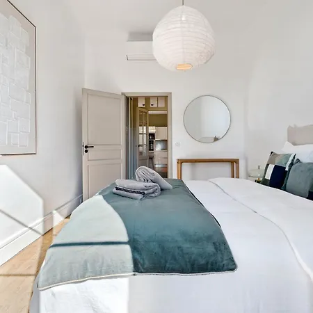 Renting - Victor - Historic Palace Luxury 3 Bedrooms Parking Apartment