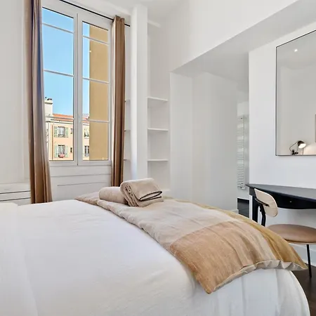 Apartment Renting - Victor - Historic Palace Luxury 3 Bedrooms Parking *