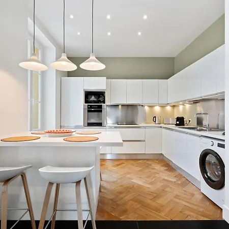 Renting - Victor - Historic Palace Luxury 3 Bedrooms Parking * Nice