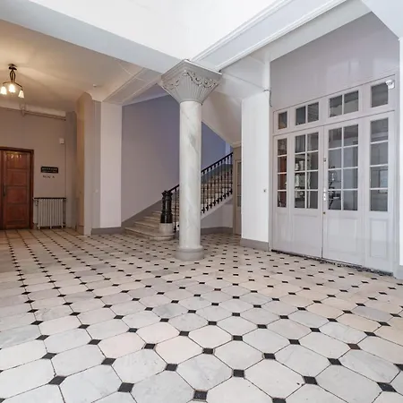 Apartment Renting - Victor - Historic Palace Luxury 3 Bedrooms Parking *