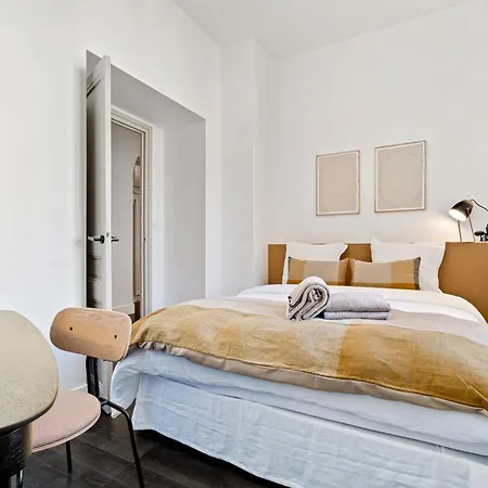 Apartment Renting - Victor - Historic Palace Luxury 3 Bedrooms Parking *