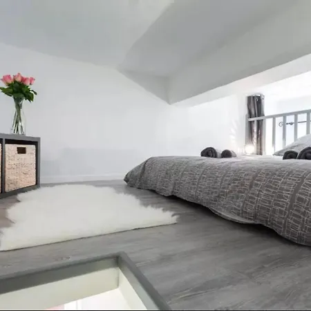 Authentique 2 Piece Dans Le Vieux-nice Apartment *