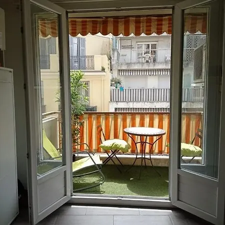 Beautiful Flat 6 People Center Town