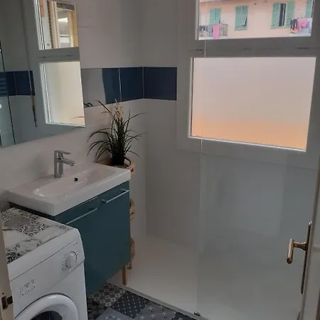 Beautiful Flat 6 People Center Town Apartment