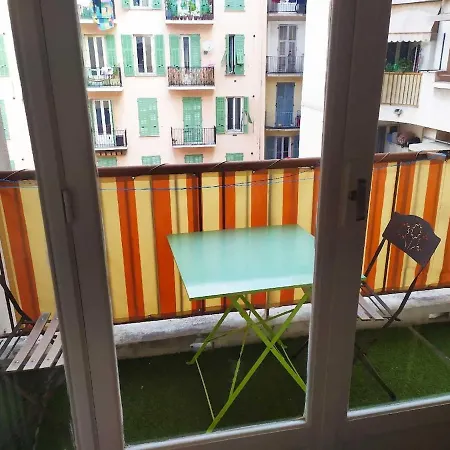 Beautiful Flat 6 People Center Town Apartment