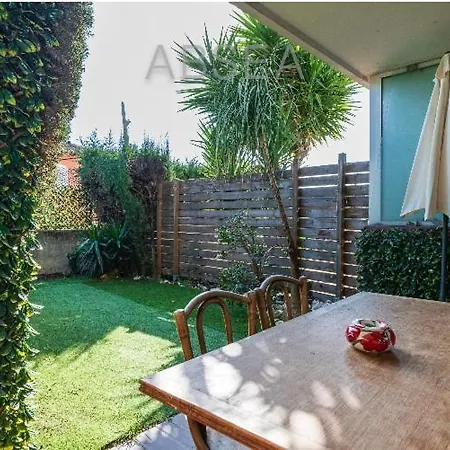 4 Personnes Belles Terres , Piscine Apartment *