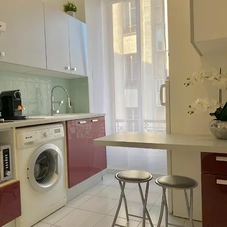 Iconic Flat *