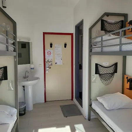 Hostel Hi Les Camelias
