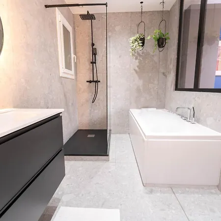 Magnifique Loft - Centre - Jacuzzi 2 *