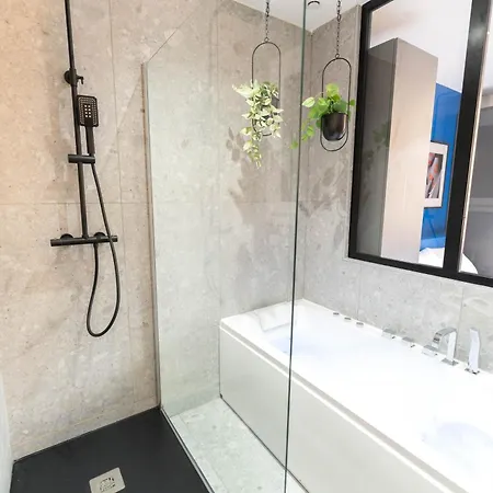 Apartment Magnifique Loft - Centre - Jacuzzi 2 *