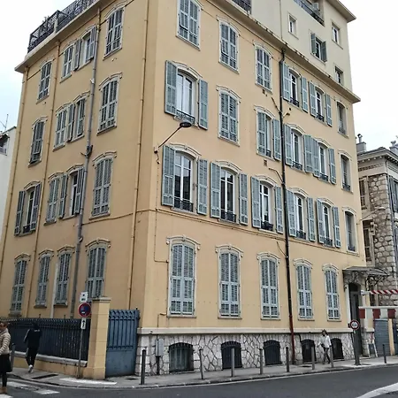 Studio Central Nice Apartment