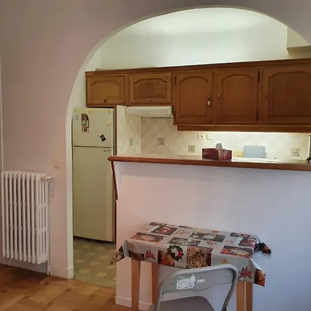50m De La Apartment *
